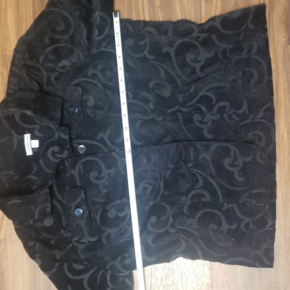 Black on black embroidery Fits like a jean jacket Pockets Snug Croft & Barrow XL - Picture 3 of 7